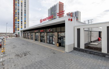 Торговый комплекс на ул. Евгения Столярова
